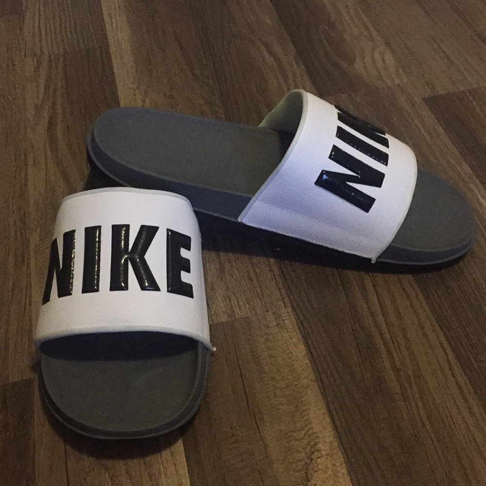 Men’s NIKE slides - Picture 3 of 3